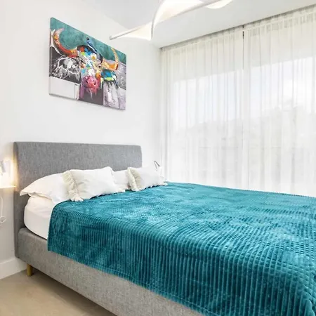 Theedgebythesea Dolphin Daire Estepona
